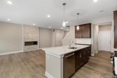 807 Balmoral Ln, Troy, MI 48085 - photo 3