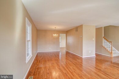2943 Waterford Ct, Vienna, VA 22181 - photo 7