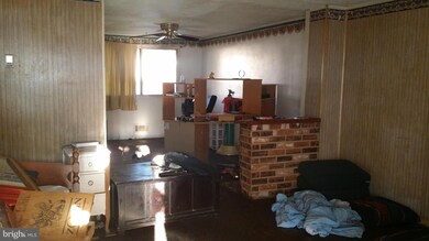 1046 Foxwood Ln, Essex, MD 21221 - photo 2