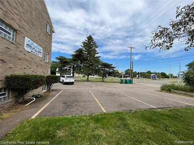 4221 N Grand River Ave, Lansing, MI 48906 - photo 3