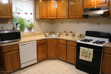 121 Chestnut St, Avenel, NJ 07001 - photo 3