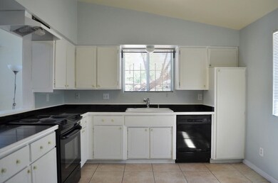 Una kitchen 2