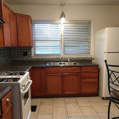 210 E Pine Place, Skiatook, OK 74070 - photo 6