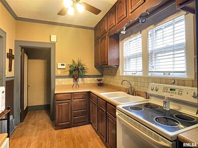 1911 Farnam St, Davenport, IA 52803 - photo 7