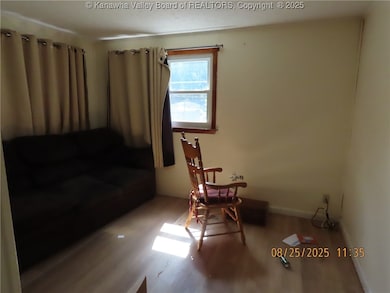 957 Hunter Rd, Charleston, WV 25311 - photo 7