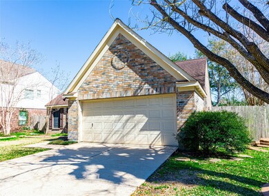 3905 Spring Circle Dr E, Pearland, TX 77584 - photo 3