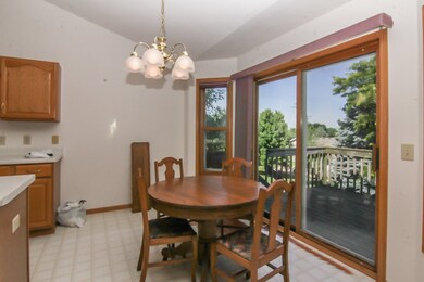 520 Oakwood Dr, Oregon, WI 53575 - photo 7