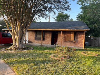 8606 Parkhill Forest Dr, Houston, TX 77088 - photo 2