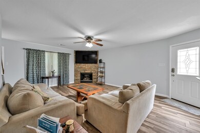 9909 Kingfisher Dr, Conroe, TX 77385 - photo 6