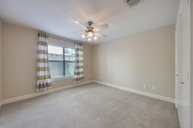 650 Westcross St unit 32, Houston, TX 77018 - photo 2