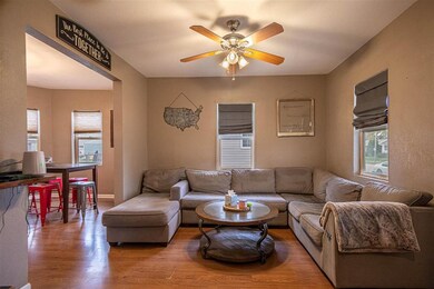 422 8th Ave SW, Cedar Rapids, IA 52404 - photo 4