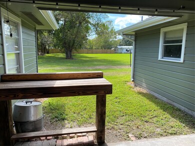 2315 W Dumble St, Alvin, TX 77511 - photo 4