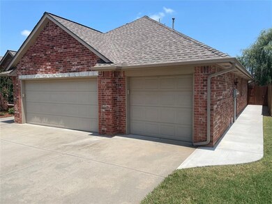 1122 Jacob Dr, Moore, OK 73160 - photo 3