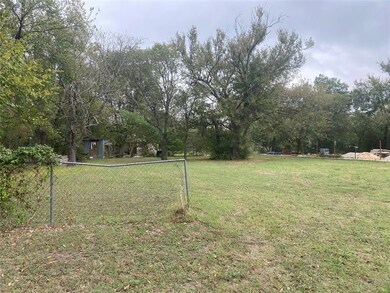 430 Sabine Ave, Cleburne, TX 76031 - photo 4