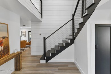 160 Lakeside Dr E-51