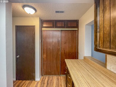 1315 E Fourth Ave, Sutherlin, OR 97479 - photo 4