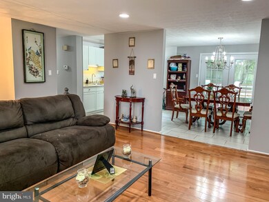 9202 Honey Creeper Ct, Burke, VA 22015 - photo 7