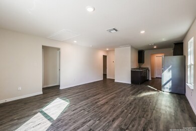 528 E New Braunfels St, Seguin, TX 78155 - photo 7