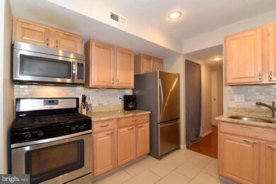 2071 Royal Fern Ct unit 21B, Reston, VA 20191 - photo 2