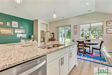 Large island/breakfast bar