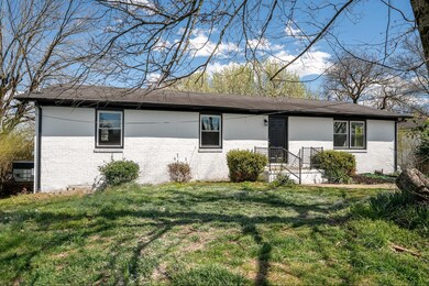 926 Morton St, Shelbyville, TN 37160 - photo 2