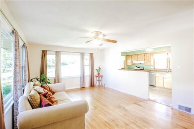 1416 E 40th Street Des Moines Iowa  Agent Bud Pain
