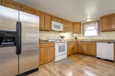 Eat-in Kitchen