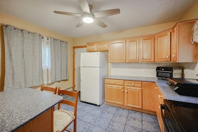 107 Lake St unit B, Webster, MA 01570 - photo 2