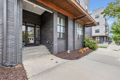 22-web-or-mls-782-riverfront-pkwy-211