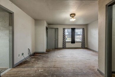 1427 E Broadway St, Cushing, OK 74023 - photo 4