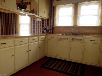 1014 Lee St, Asheboro, NC 27203 - photo 3