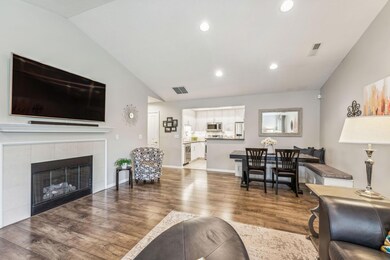 Great room |19 Greenhedge Circle