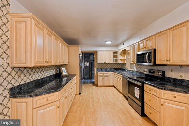 13453 Yorktown Dr, Bowie, MD 20715 - photo 4
