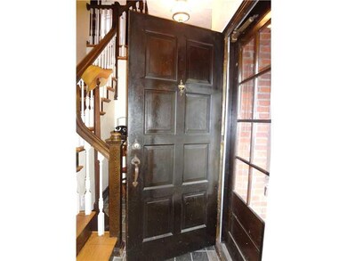 Entry/Foyer.