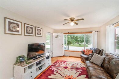 1216 Saint Andrews Ave, Waterloo, IA 50701 - photo 4