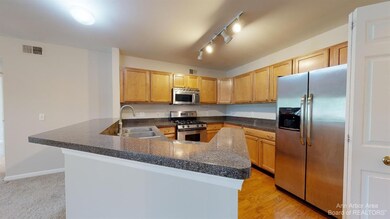 2773 S Knightsbridge Cir unit 64, Ann Arbor, MI 48105 - photo 2