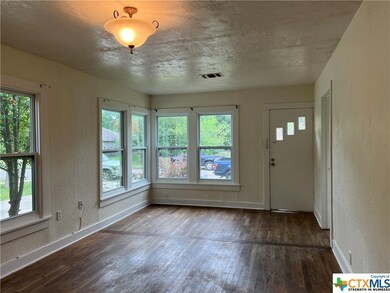 824 Bismark St, Seguin, TX 78155 - photo 2