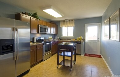 10314 McQueeney, San Antonio, TX 78252 - photo 5