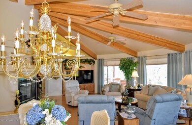 6450 N Thunder Ridge Livingroom 3