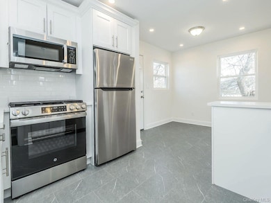 2 B Jefferson Ct, Roslyn Heights, NY 11577 - photo 5