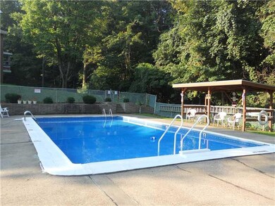 Swimming Pool/Hot Tub/Sauna. Community Pool