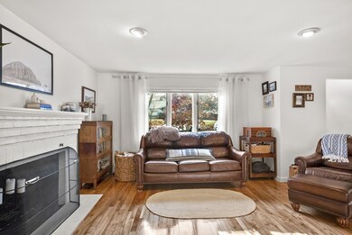 27 Cypress St, Marblehead, MA 01945 - photo 4