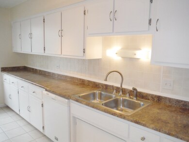 Kitchen - lots of cabinets!