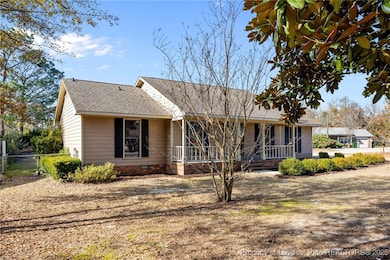 911 Axis Cir, Hope Mills, NC 28348 - photo 2