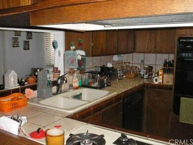 3480 E La Jara St, Long Beach, CA 90805 - photo 5