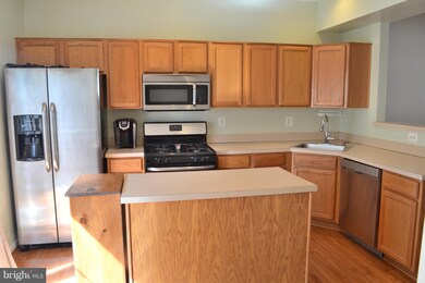 12253 Maidstone Ct, Woodbridge, VA 22192 - photo 2