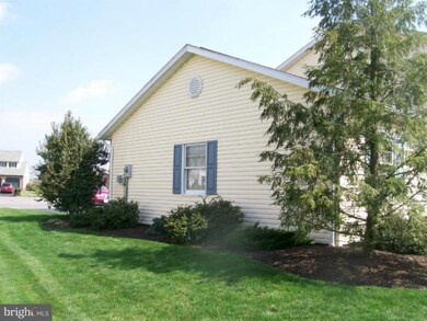 542 Hilltop Cir, Greencastle, PA 17225 - photo 7