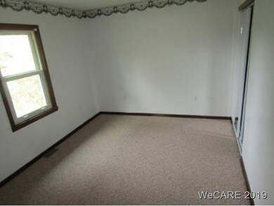 215 Phillips Dr, Wapakoneta, OH 45895 - photo 4