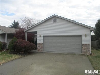 616 Westwinds Dr, Jacksonville, IL 62650 - photo 2
