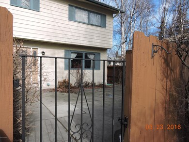 PRIVATE COURTYARD